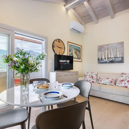 Hostdomus - Acqualy With Private Pool *