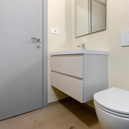 Hostdomus - Acqualy With Private Pool