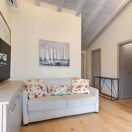 Hostdomus - Acqualy With Private Pool *