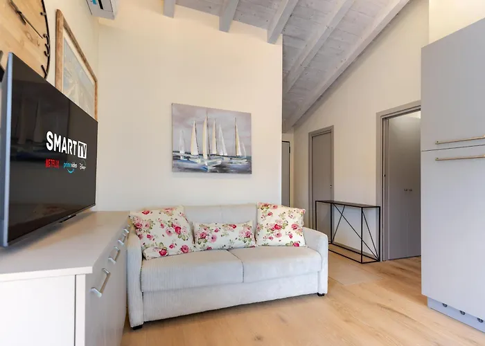 Hostdomus - Acqualy With Private Pool *